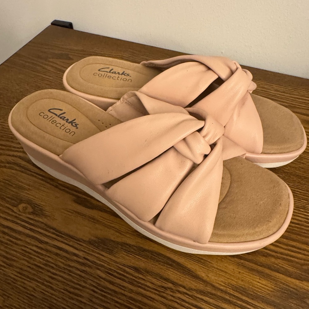Clarks Collection Clara Charm wedge sandals in light pink. EUC Size 7.5